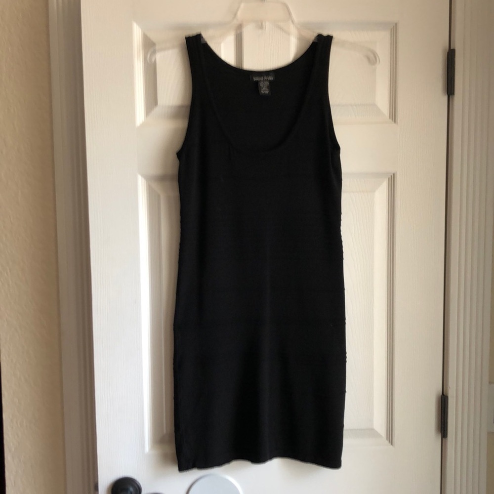 Sleeveless sexy black dress